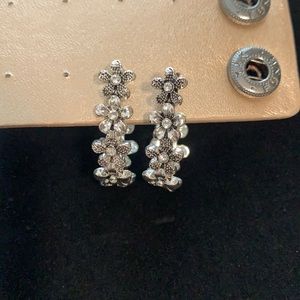 Good Condition daisy/ flower hoop earrings.